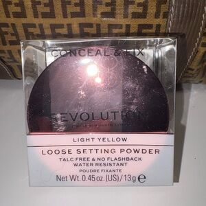 Revolution Conceal & Fix Light Yellow Setting Powder